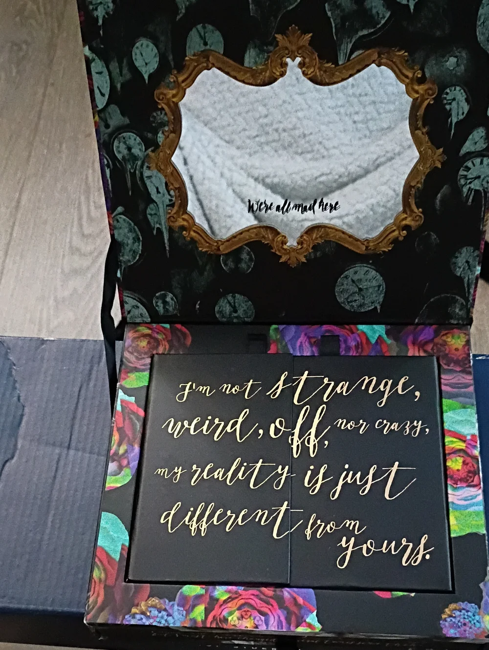 URBAN DECAY IN COLLABORATION WITH DISNEY..ALICE THROUGH THE LOOKING GLASS
